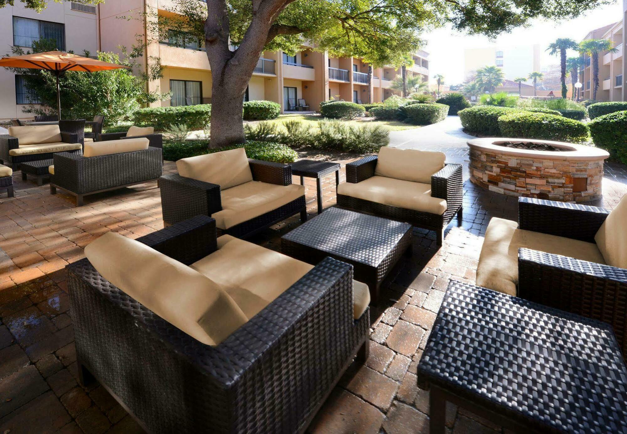 Hotel Courtyard By Marriott San Antonio Downtown Exterior foto